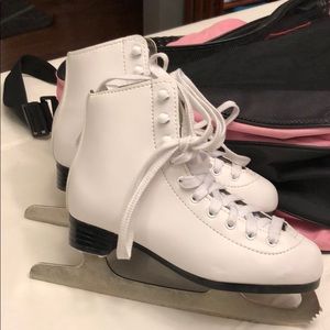 Gently used children 3 ice skates with carry bag